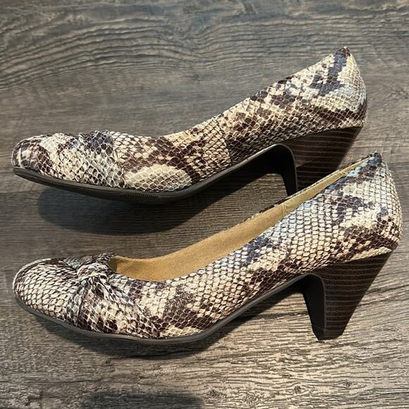 CL by Laundry 11 Faux Snakeskin‎ Stacked Heel Pumps - Picture 5 of 9